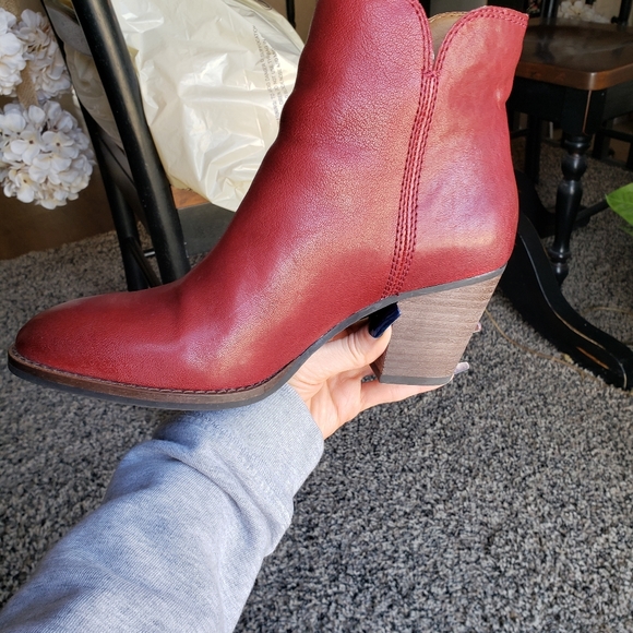 New! Frye & Co Allister Zip Bootie Cherry size 6 - Picture 4 of 15